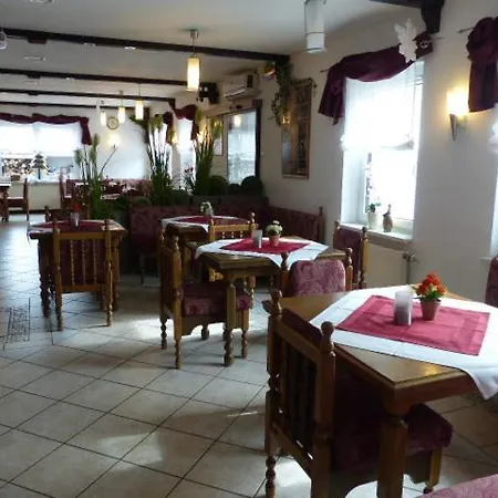 Hotel/restaurant Balkan ホテル *